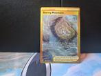 Stormy mountains gold card, Hobby en Vrije tijd, Verzamelkaartspellen | Pokémon, Ophalen of Verzenden, Gebruikt, Losse kaart, Foil