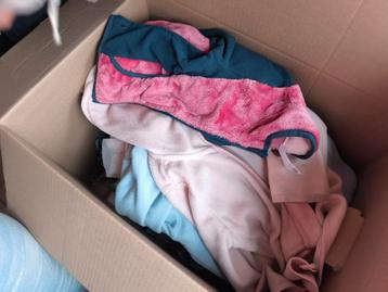 Doos meisjes kleren 86/92 beschikbaar voor biedingen