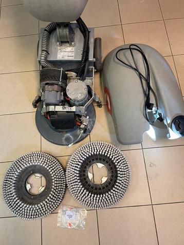 Schrobzuigmachine, Enlèvement, Utilisé, Machine de nettoyage à brosse