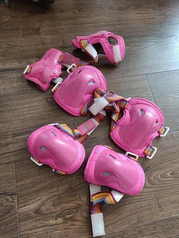 Bescherming rolschaatsen,steps roze LUNA knie elleboog pols beschikbaar voor biedingen