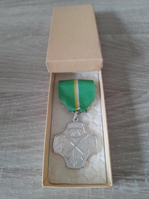 Een medaille van ACV hulde en erkentelijkheid in doosje, Timbres & Monnaies, Pièces & Médailles, Autres matériaux, Enlèvement ou Envoi