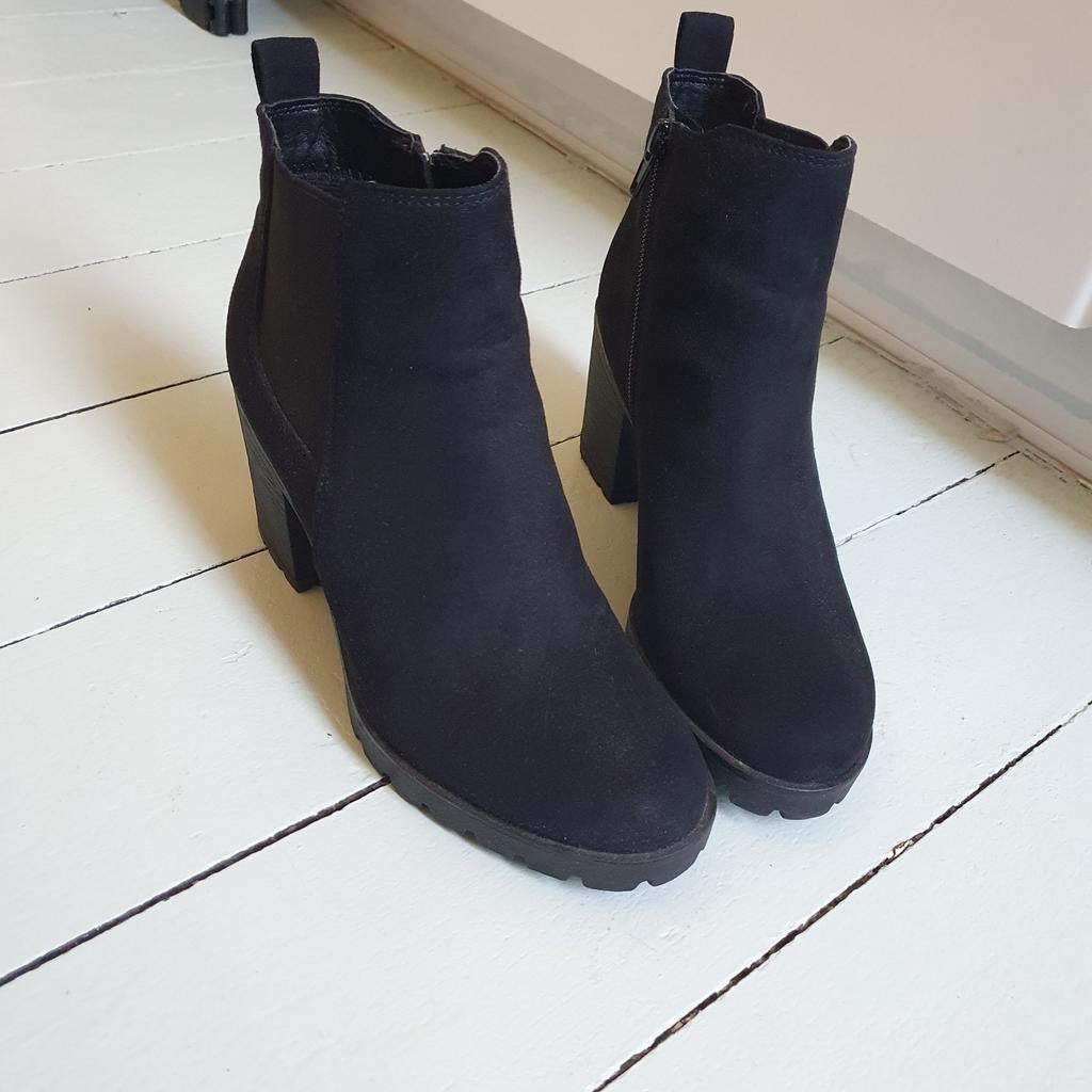 Jolis bottillons en simili Suède semelle confortable, Vêtements | Femmes, Comme neuf, Enlèvement, Graceland, Noir