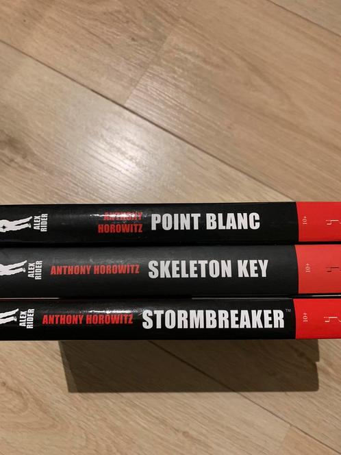 Anthony Horowitz - Point Blanc, Boeken, Kinderboeken | Jeugd | onder 10 jaar, Zo goed als nieuw, Fictie algemeen, Ophalen of Verzenden