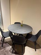 Table + Chaise, Maison & Meubles, Tables | Tables à manger, Enlèvement, Comme neuf