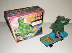Universal Dinosaurs Vintage Godzilla On Skateboard in Box, Comme neuf, Enlèvement ou Envoi