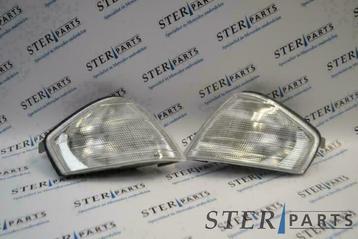 Witte knipperlichten voor een Mercedes-Benz SL-klasse R129 beschikbaar voor biedingen