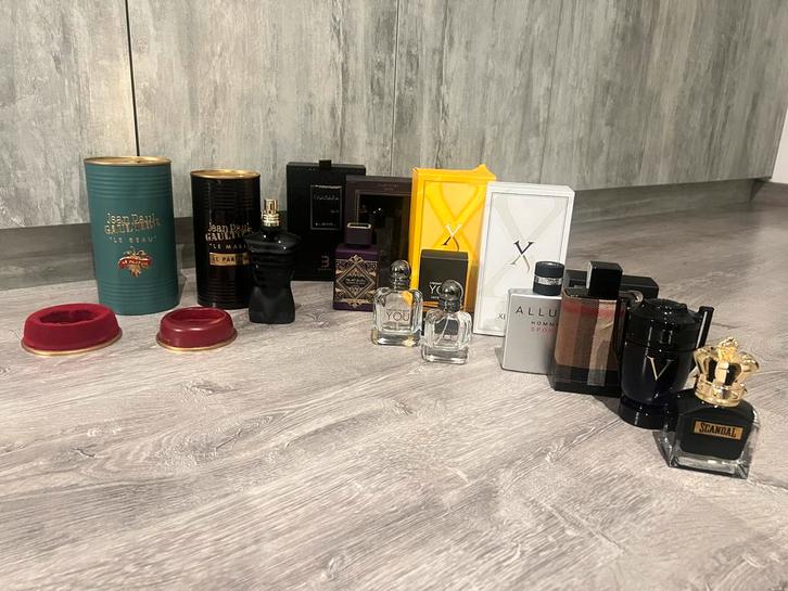 LEGE️parfum flesjes en dozen ( moet zo snel kogelijk weg ), Handtassen en Accessoires, Uiterlijk | Parfum, Gebruikt, Ophalen