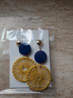 Mooie zomerse oorbellen geel met blauw, Nieuw, Blauw, Ophalen of Verzenden, Hangers