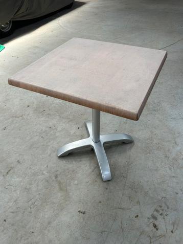 Lot van 10 stuks terras tafels !  beschikbaar voor biedingen