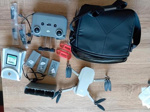 DJI MINI 2  COMBO FLY MORE  ( ALS NIEUW ) 3 batterrijen, Hobby en Vrije tijd, Modelbouw | Radiografisch | Helikopters en Quadcopters