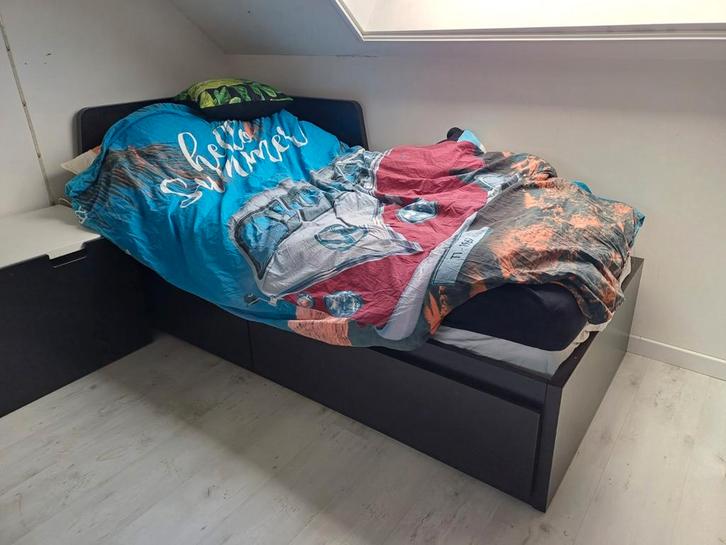 Flekke ikea bed met 2 matrassen! Koopje!! Kot?, Huis en Inrichting, Slaapkamer | Bedden, Zo goed als nieuw, Ophalen