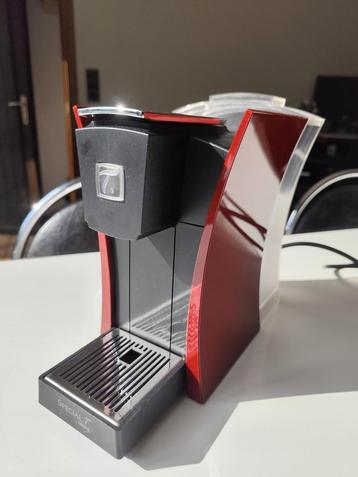 Special T by Nestlé. Enkel machine Rood/zwart beschikbaar voor biedingen