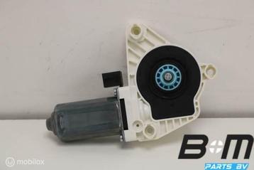 Raammotor linksvoor VW Passat B8 5Q4959801B beschikbaar voor biedingen