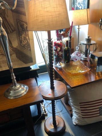 Nieuwe houten vloerlamp met afzetblad - schemerlamp flamant beschikbaar voor biedingen