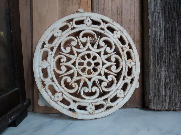 Mooie grote oude gietijzeren onderzetter witte email, Antiek en Kunst, Antiek | Email, Ophalen of Verzenden