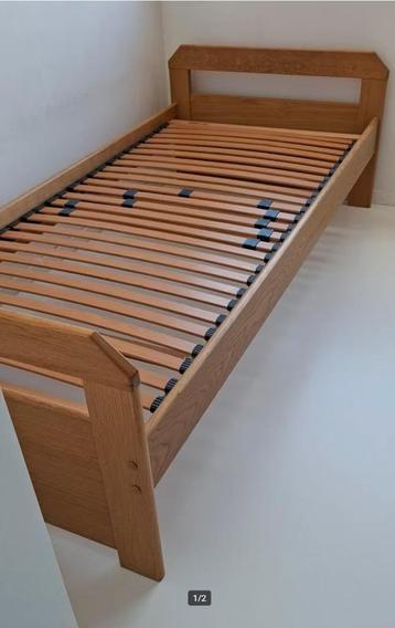 Massief houten bed met lattenbodem 90 x 200 beschikbaar voor biedingen