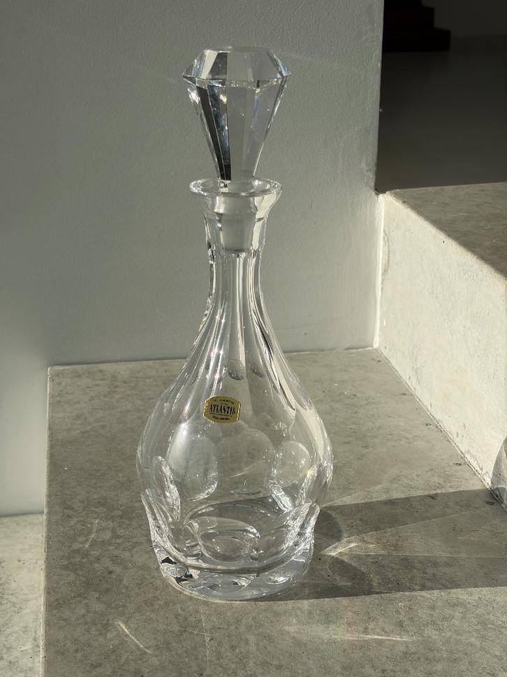 Belle carafe cristal Atlantis soufflée à la main&découpée, Antiquités & Art, Antiquités | Verre & Cristal, Enlèvement ou Envoi