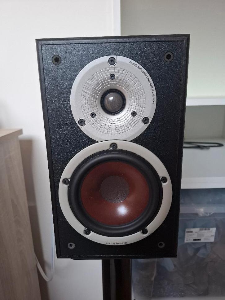 Dali Spektor 2 speaker set + standaard, TV, Hi-fi & Vidéo, Enceintes, Comme neuf, Haut-parleurs Frontaux, Arrière ou Stéréo, Moins de 60 watts