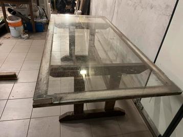 Tuin tafel beschikbaar voor biedingen