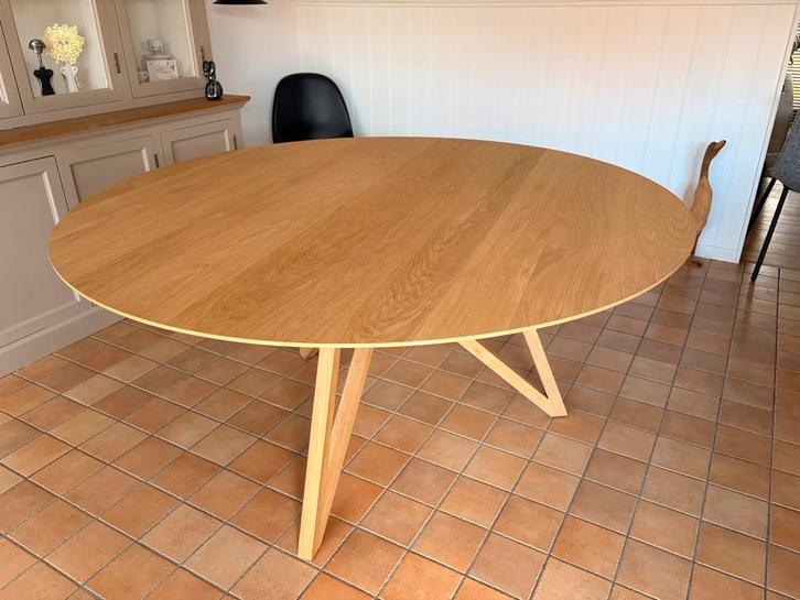Ronde tafel 150cm Juntoo, Huis en Inrichting, Tafels | Salontafels, Zo goed als nieuw, 75 cm of meer, 150 tot 200 cm, 150 tot 200 cm