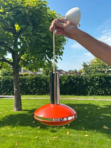 Vintage hanglamp oranje ufo uit metaal ( space age ) beschikbaar voor biedingen