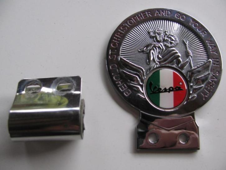 8 POSTWAR St Christopher Christophorus VESPA badge, Verzamelen, Automerken, Motoren en Formule 1, Zo goed als nieuw, Motoren, Ophalen of Verzenden