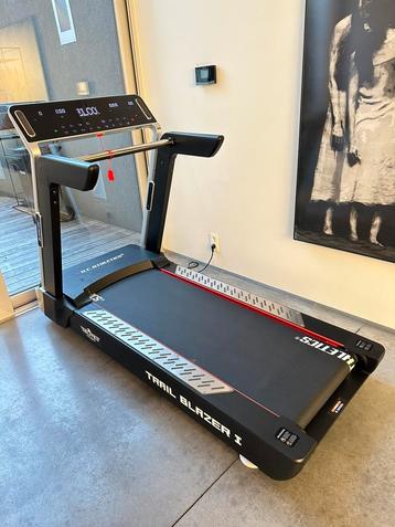 Professionele loopband 22km/u - D.C. Athletics beschikbaar voor biedingen