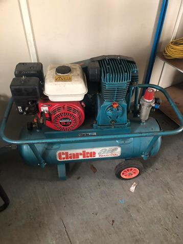 Compressor op benzine 5.5pk beschikbaar voor biedingen