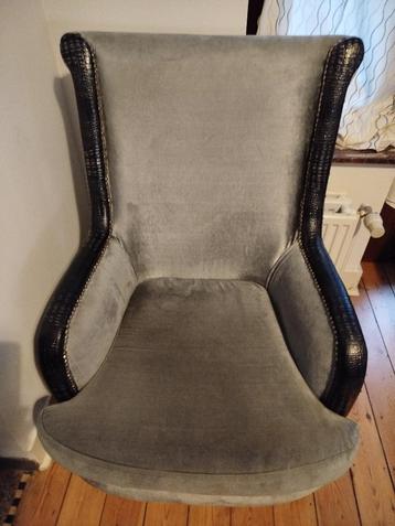 Fauteuil en velours en bon état beschikbaar voor biedingen