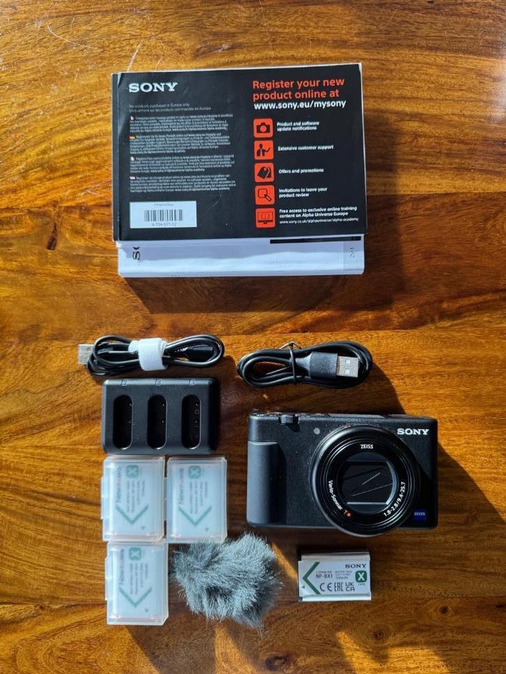 Sony ZV-1 - Originele verpakking + 3 extra batterijen - €500, Audio, Tv en Foto, Fotocamera's Digitaal, Zo goed als nieuw, Compact