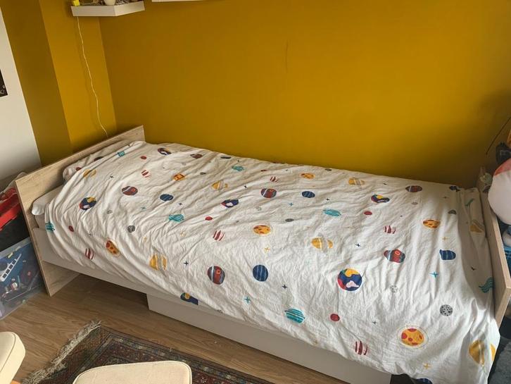 Kinderslaapkamer (bed, planken, kast en stoel) te koop, Huis en Inrichting, Slaapkamer | Complete slaapkamers, Zo goed als nieuw