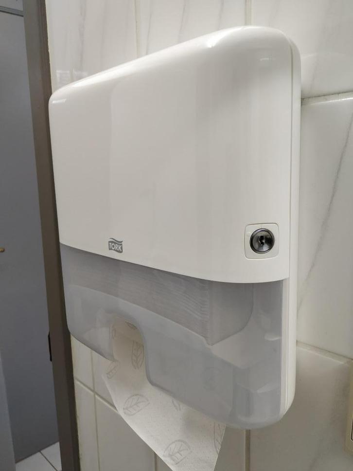 handdoekdispenser, Huis en Inrichting, Keuken | Keukenbenodigdheden, Zo goed als nieuw, Ophalen