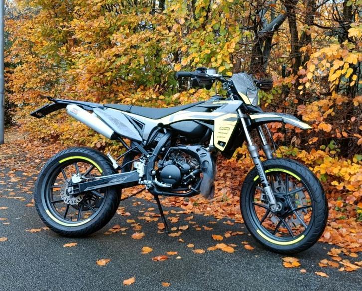 Sherco SM 50 R (zwart/geel 2024), Fietsen en Brommers, Brommers | Crossbrommers, Zo goed als nieuw, Overige merken, Ophalen of Verzenden