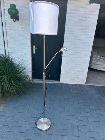 Vloer- en leeslamp beschikbaar voor biedingen