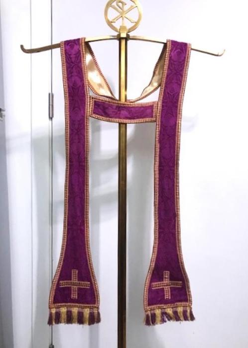 Priestergewaad Stola op Kerk Kapstok antiek😍💑🙏🤗, Antiek en Kunst, Antiek | Religieuze voorwerpen, Ophalen of Verzenden