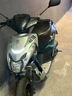 Peugeot .  Streetzone. 	Plastiques avant fissurés ou cassés, Fietsen en Brommers, Scooters | Peugeot, Gebruikt, Klasse A (25 km/u)