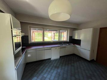 Keuken inclusief toestellen (zelf af te breken) beschikbaar voor biedingen