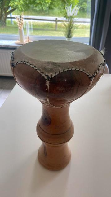 Handgemaakte houten trommel uit Tunesië – 35 cm hoog  beschikbaar voor biedingen