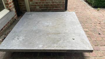 Lage salontafel in blauwe hardsteen beschikbaar voor biedingen