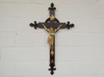 Groot neogotisch houten kruisbeeld met bronzen Corpus, Antiek en Kunst, Antiek | Religieuze voorwerpen, Ophalen