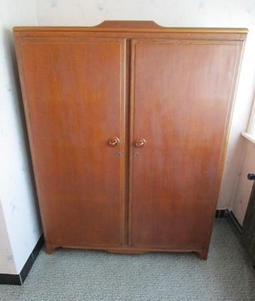 2 vintage kasten beschikbaar voor biedingen