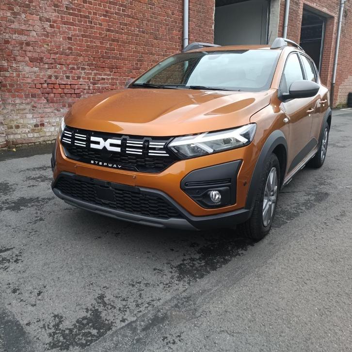 dacia sandero met automaat,amper 2000km,alle opties, Auto's, Dacia, Bedrijf, Te koop, Sandero, 360° camera, ABS, Achteruitrijcamera