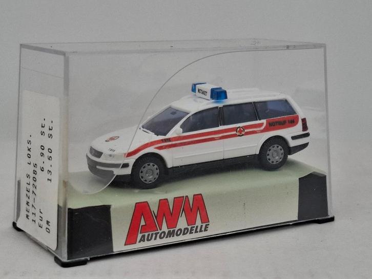Ambulance VW Passat - AWM 1/87, Hobby & Loisirs créatifs, Voitures miniatures | 1:87, Comme neuf, Voiture, AWM, Envoi
