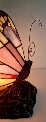 Vlinder in Tiffany-stijl, Huis en Inrichting, Lampen | Wandlampen, Ophalen of Verzenden, Zo goed als nieuw