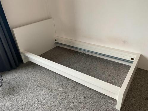 Eénpersoonsbed MALM Ikea, Huis en Inrichting, Slaapkamer | Bedden, Zo goed als nieuw, Eenpersoons, Hout, Wit, Ophalen