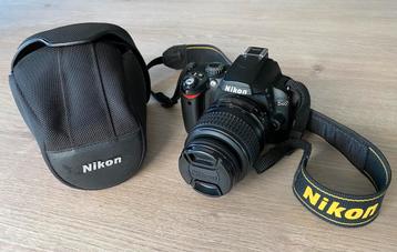 Nikon D40 18-55 met originele stevige hoes, batteri en lader beschikbaar voor biedingen
