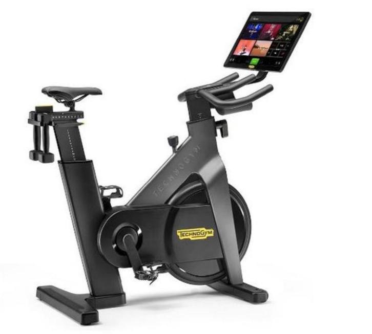 TECHNOGYM SPINNING 2023 MET 22 INCH SCHERM Bike bj 2023, Sport en Fitness, Fitnessmaterialen, Zo goed als nieuw, Ophalen