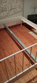 Wit metalen bed, Huis en Inrichting, Slaapkamer | Bedden, Ophalen, Zo goed als nieuw, Wit, 200 cm