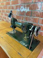 Vintage Bernina naaimachine met inklapbaar meubel – werkend, Hobby en Vrije tijd, Naaimachines en Toebehoren, Ophalen, Gebruikt