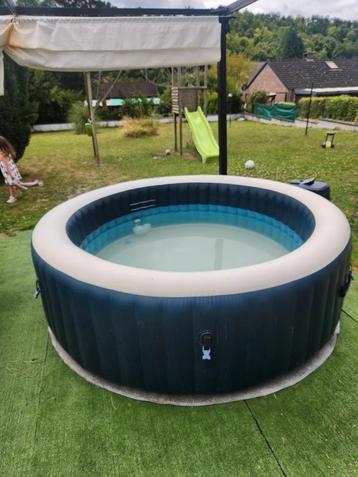 Jacuzzi 6 personnes